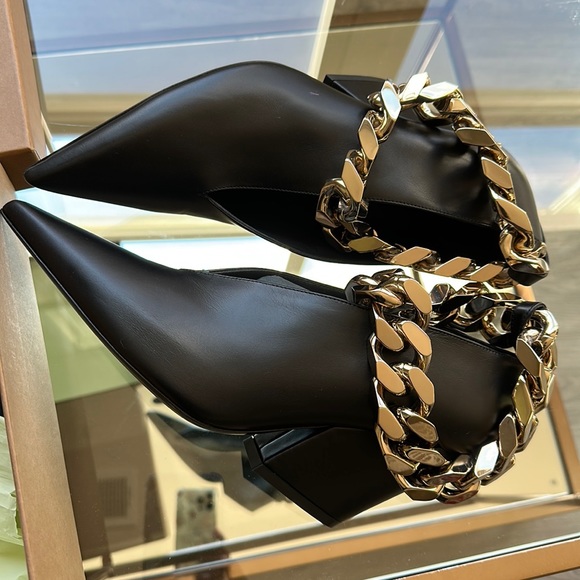 Authentic Burberry shoes - Picture 7 of 16